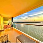 Large 3Br Apt With Beautiful Ocean Views
