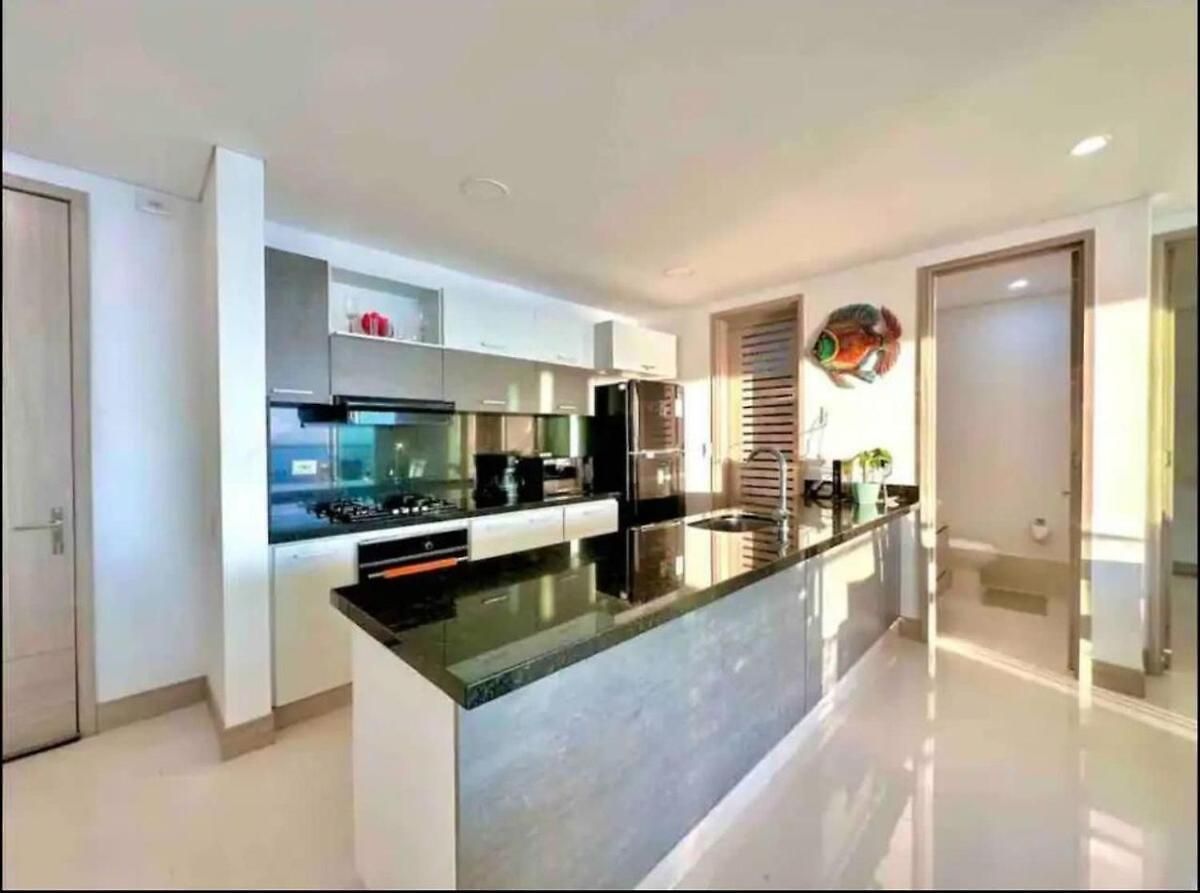 Large 3br With Beautiful Ocean Views