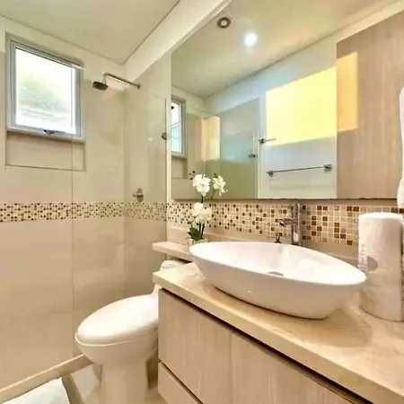 Large 3br With Beautiful Ocean Views