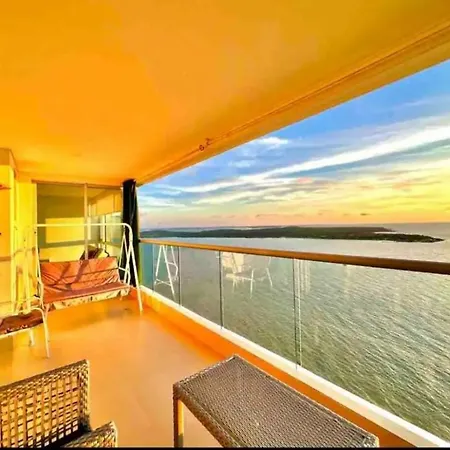 Large 3br With Beautiful Ocean Views Apartamento